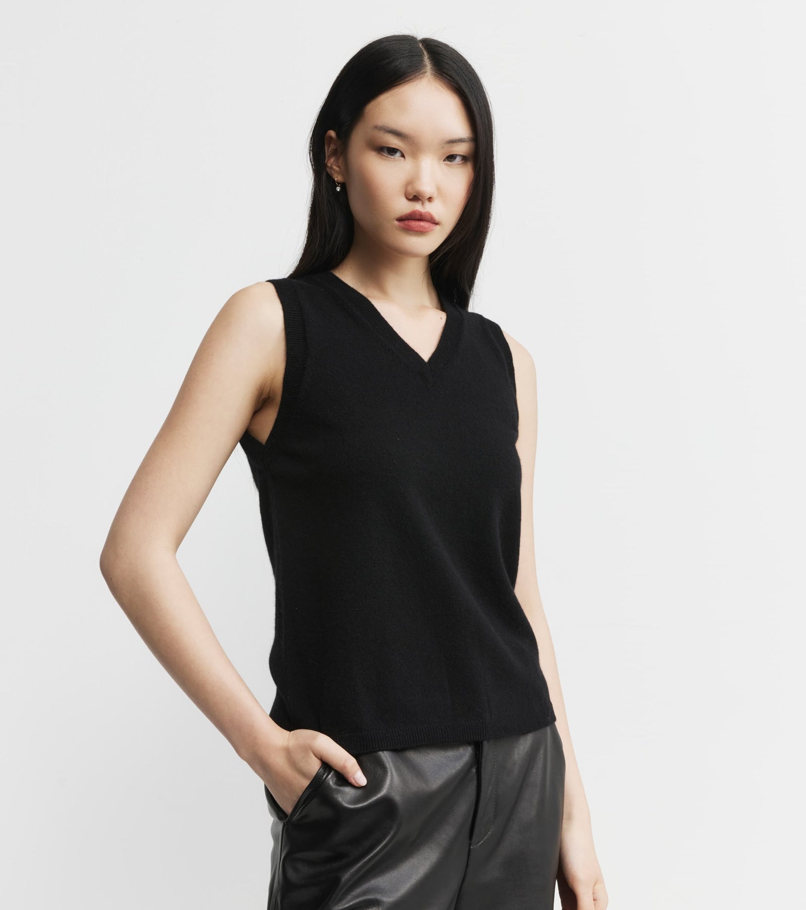 Cashmere V Tank - Black
