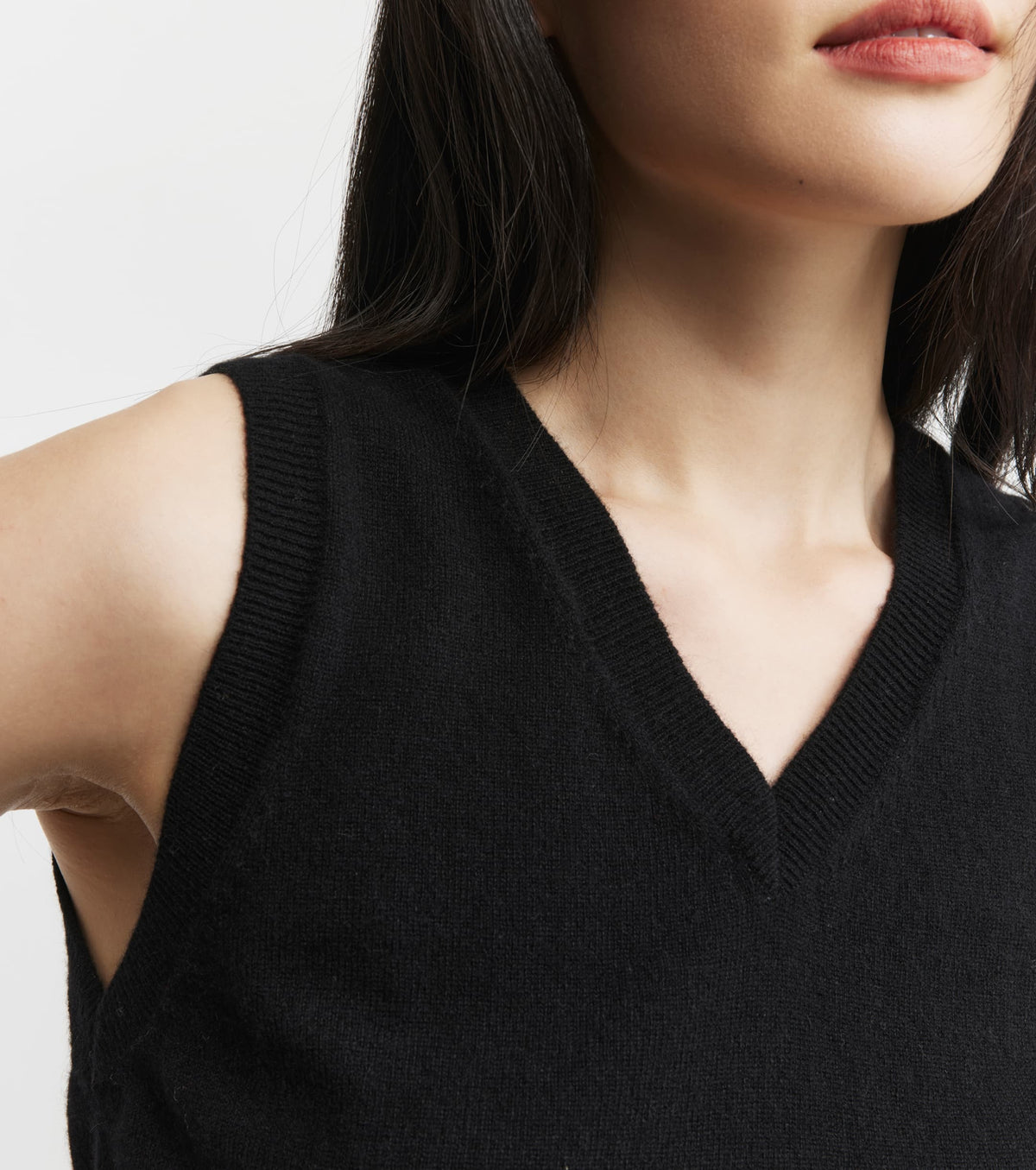Cashmere V Tank - Black