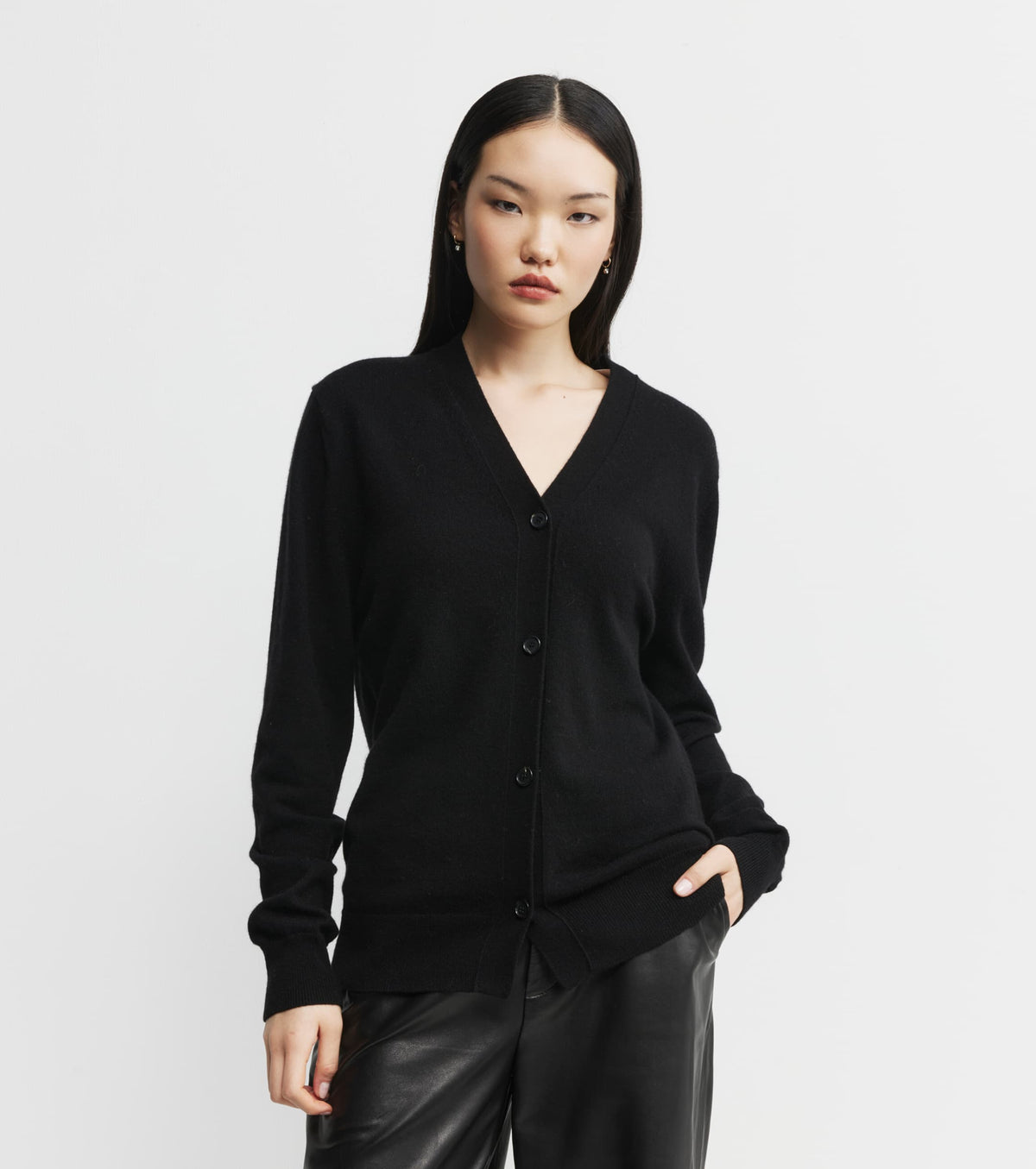 Essential Cashmere V Cardigan - Black