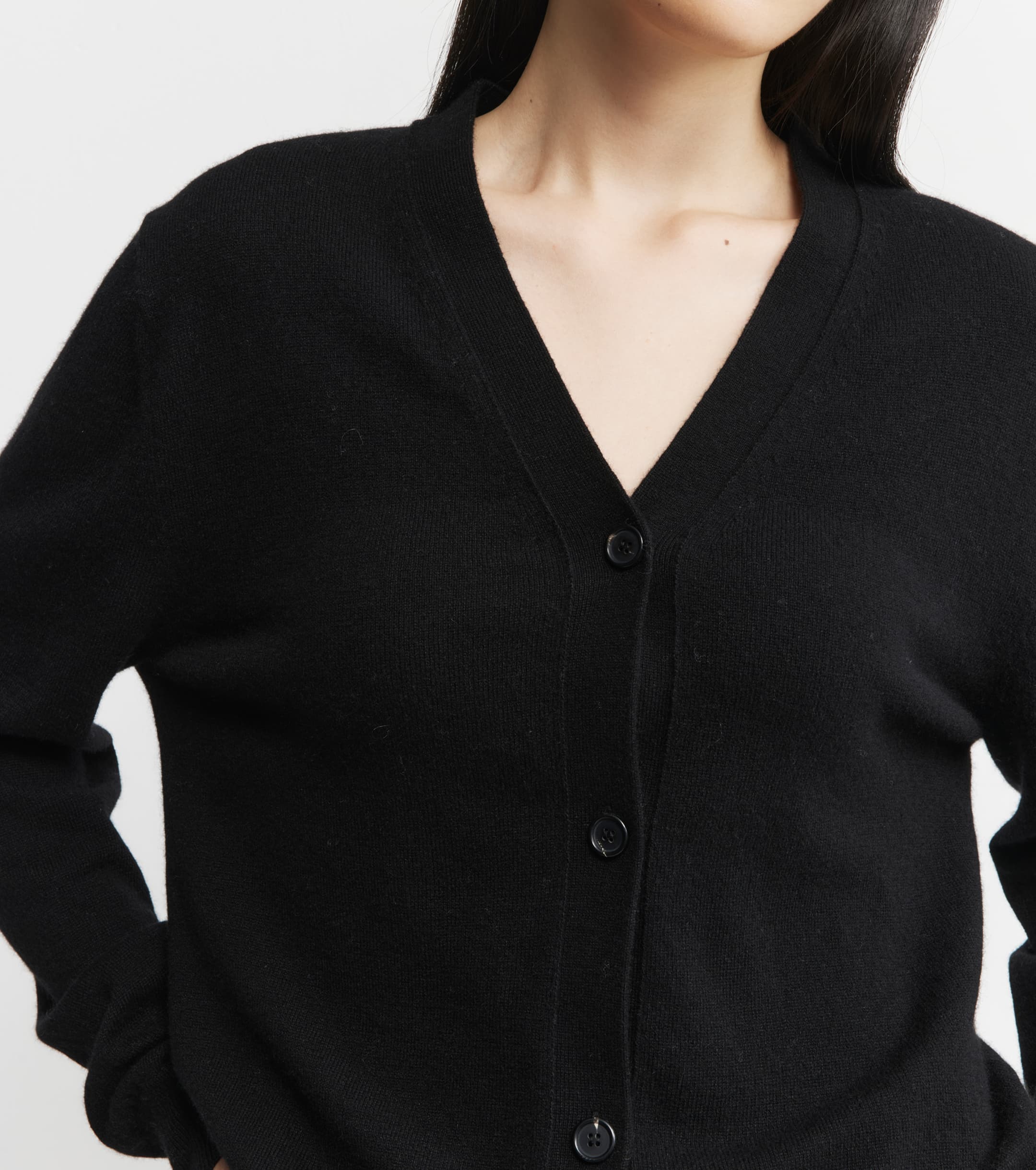 Essential Cashmere V Cardigan - Black