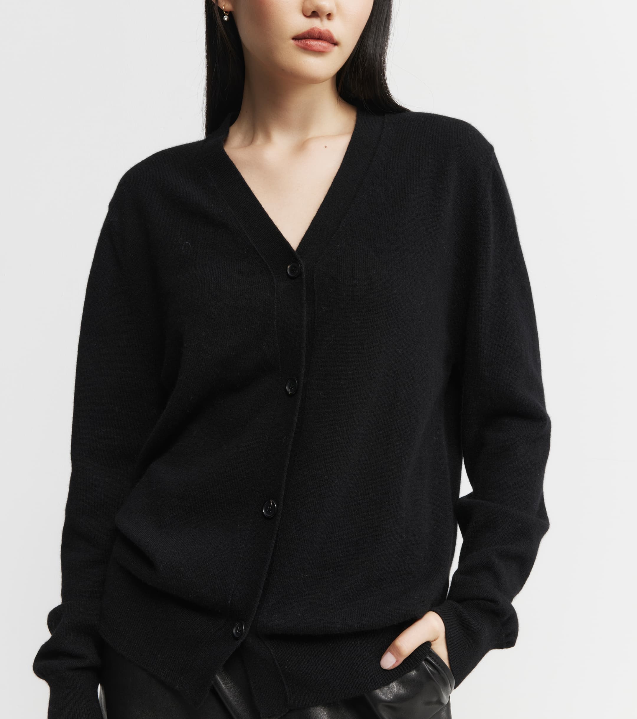 Essential Cashmere V Cardigan - Black