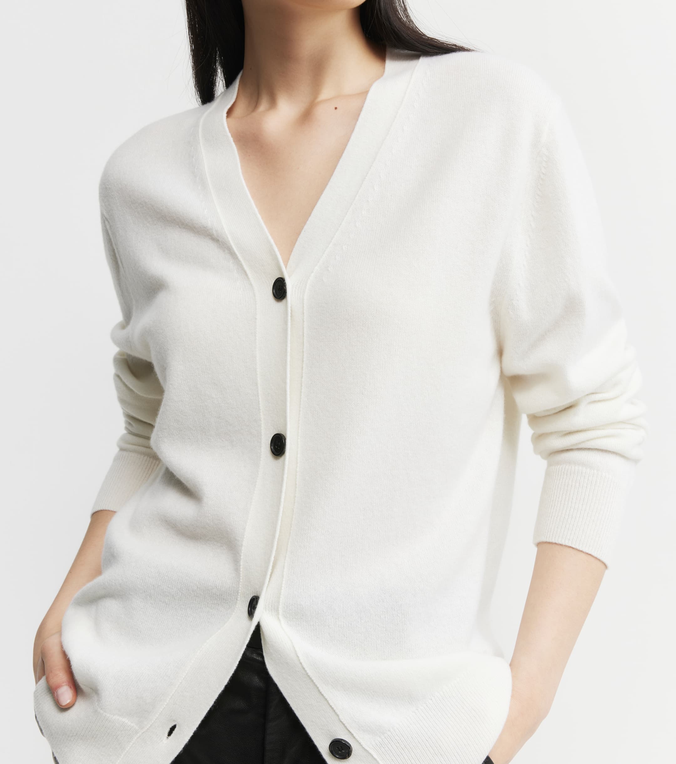 Essential Cashmere V Cardigan - White