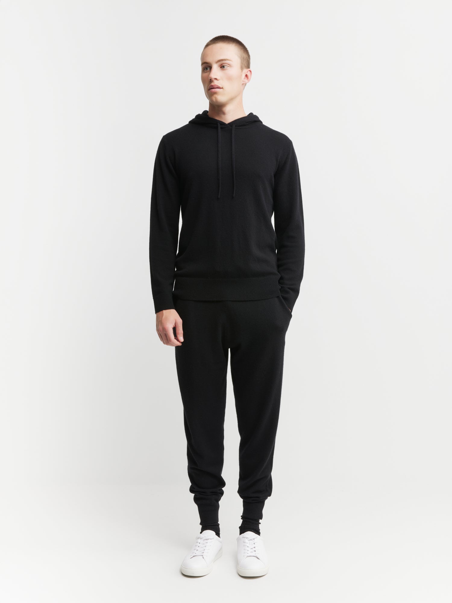 Essential Cashmere Jogger - Black