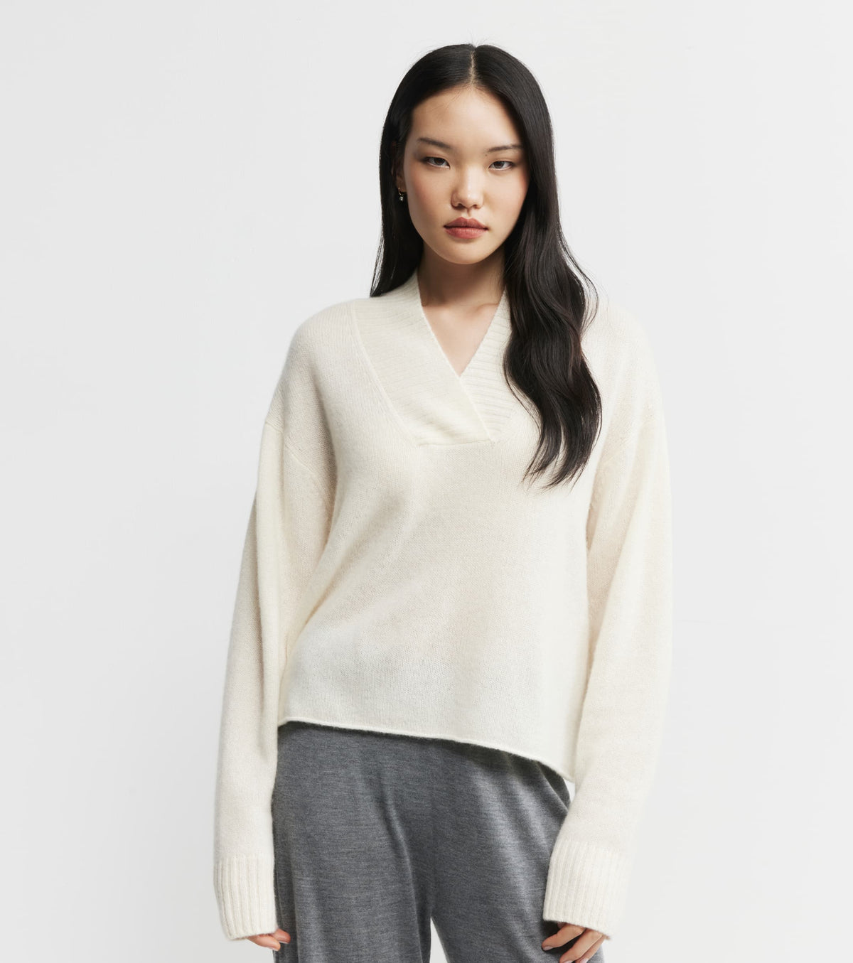 Featherweight  Cashmere V Neck - Cream