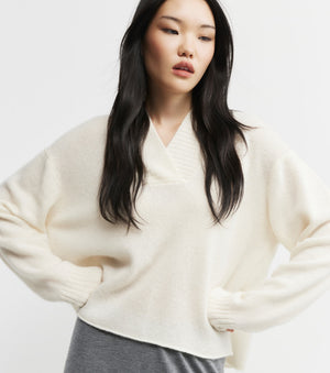 Featherweight  Cashmere V Neck - Cream