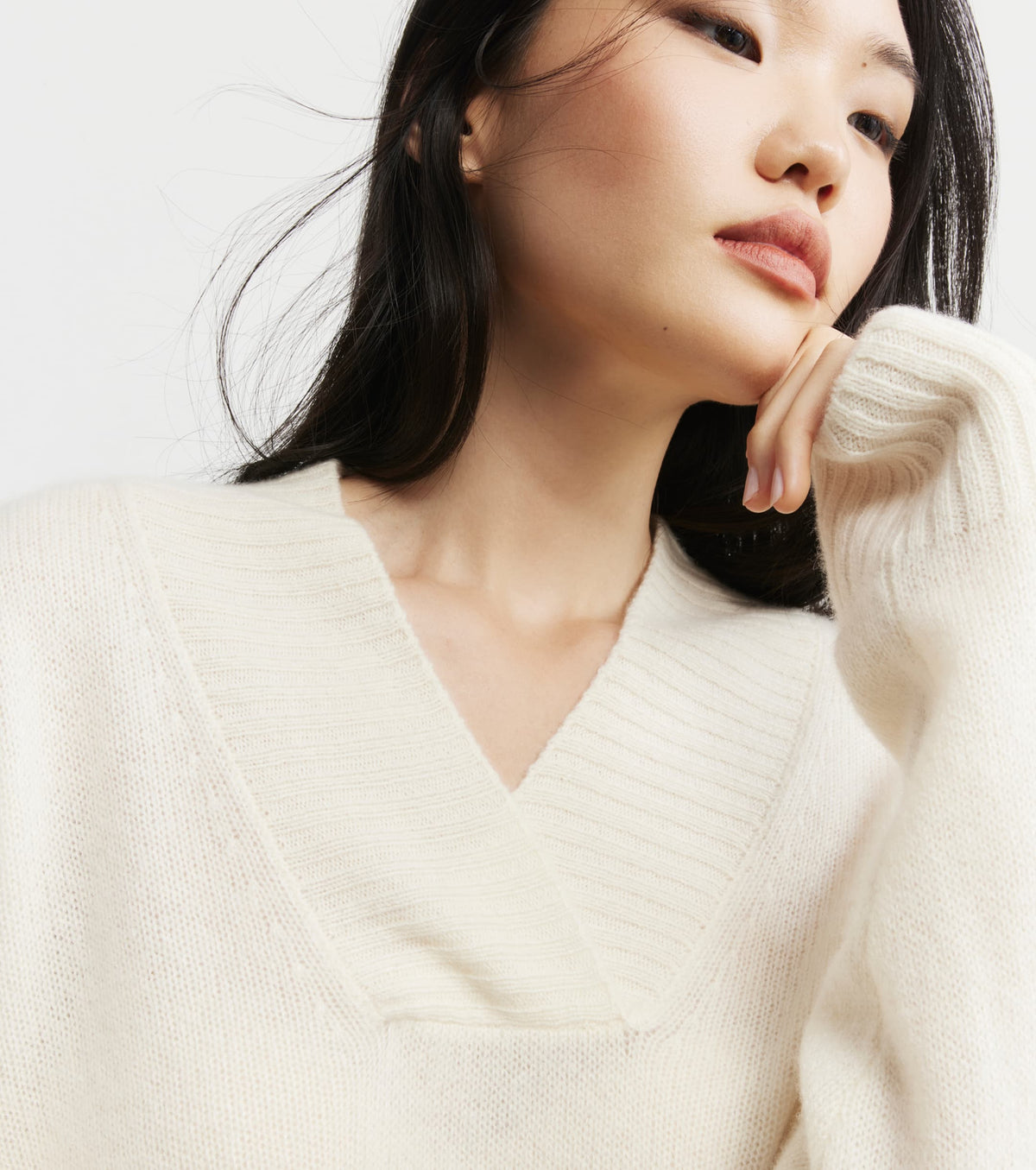 Featherweight  Cashmere V Neck - Cream