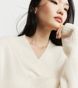 Featherweight  Cashmere V Neck - Cream