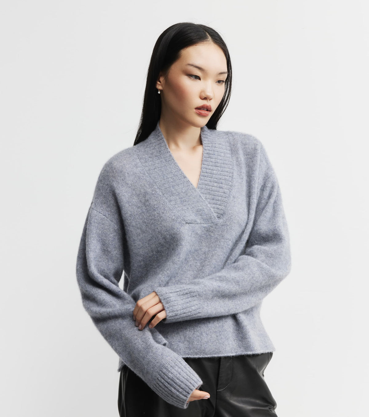 Featherweight  Cashmere V Neck - Grey Melange