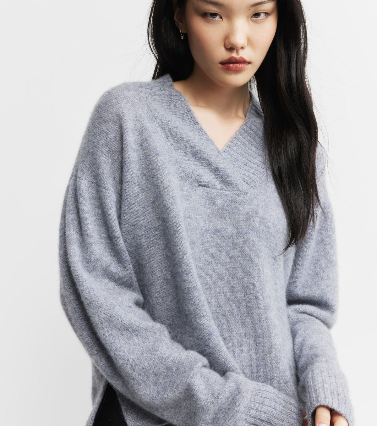 Featherweight  Cashmere V Neck - Grey Melange