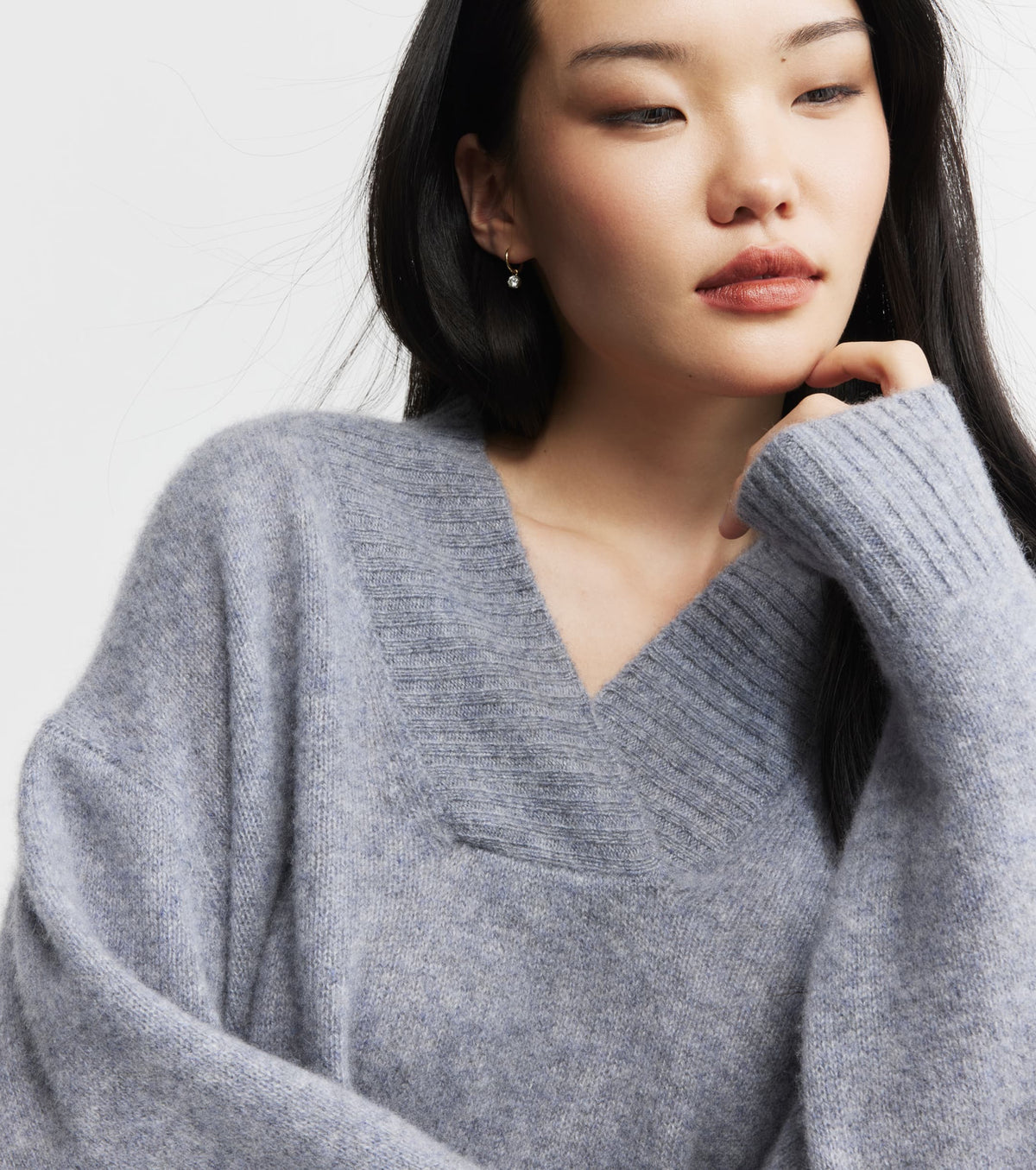 Featherweight  Cashmere V Neck - Grey Melange