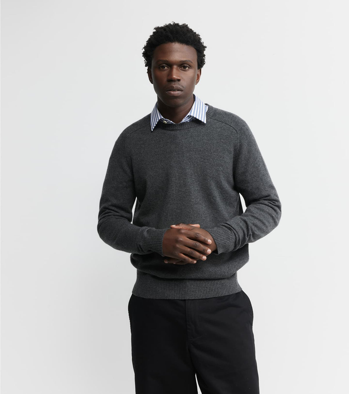 Mens Cashmere Saddle Crew - Carbon