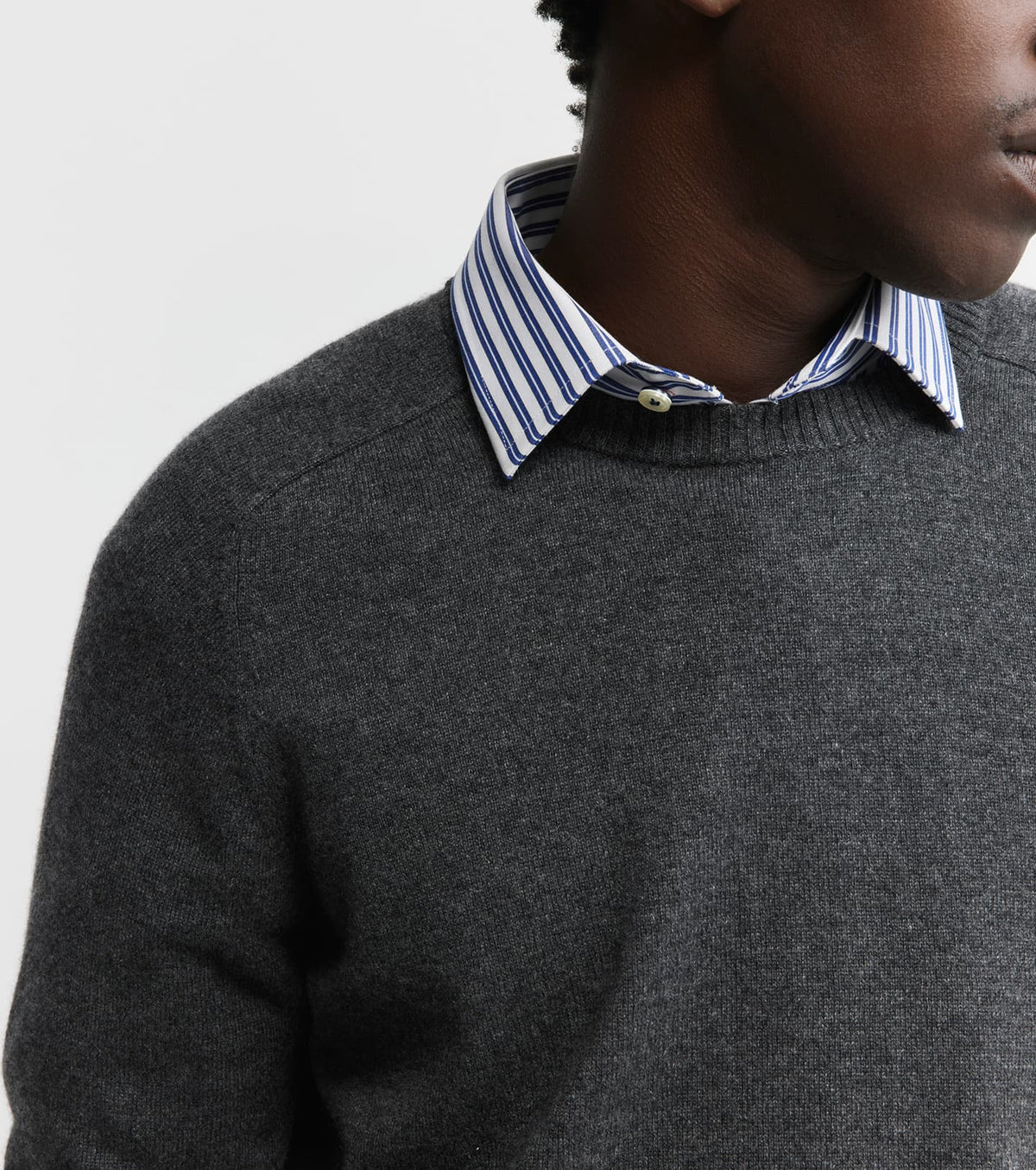 Mens Cashmere Saddle Crew - Carbon