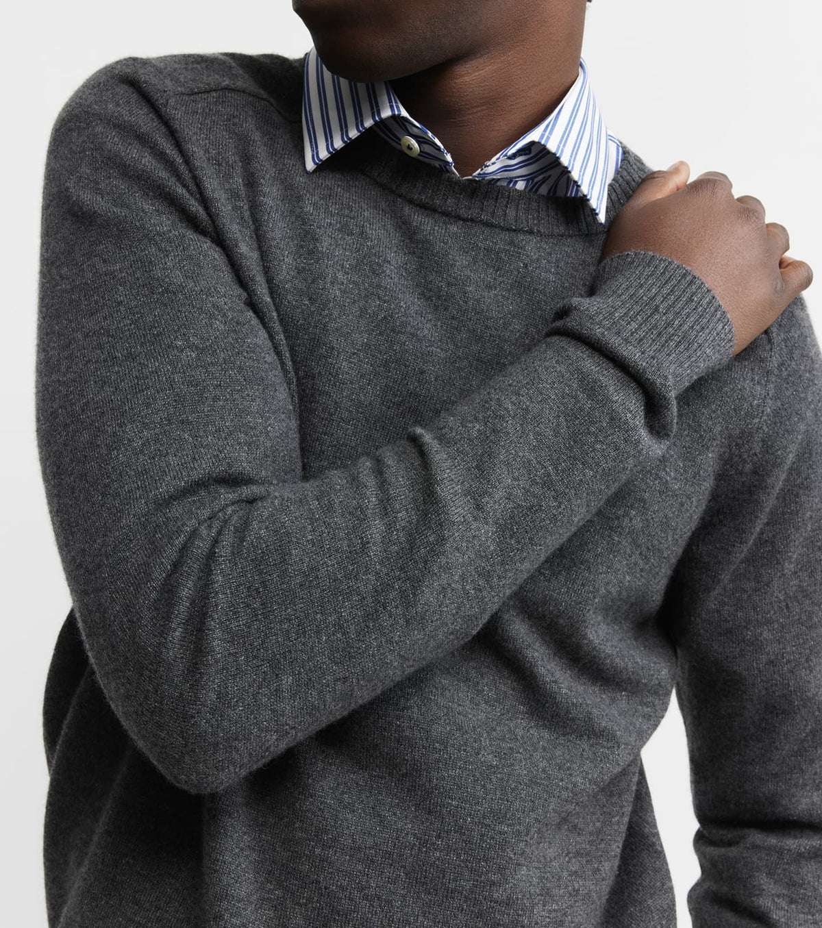Mens Cashmere Saddle Crew - Carbon
