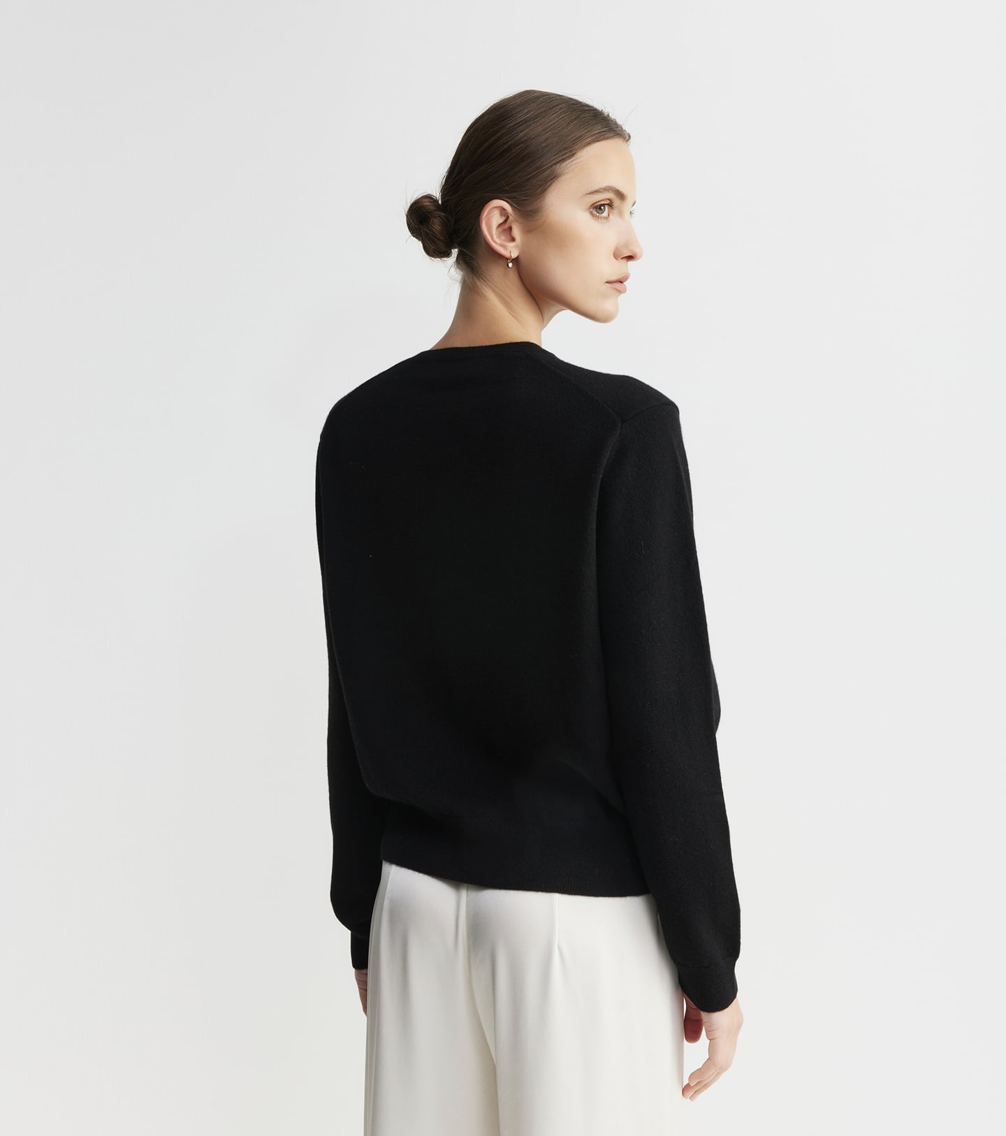 Signature Cashmere V-Neck - Black
