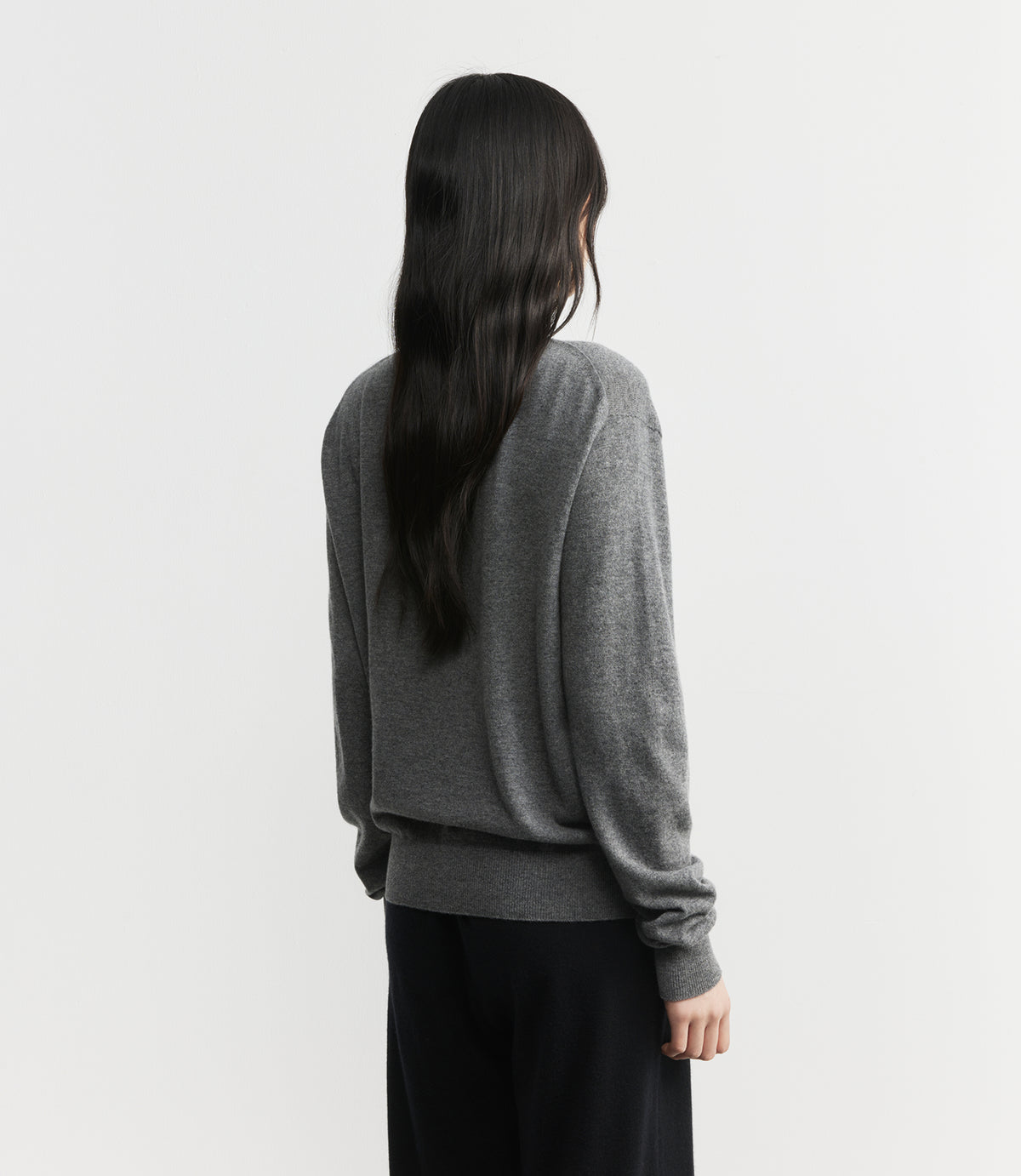 Signature Relaxed Cashmere Turtle Neck - Graphite